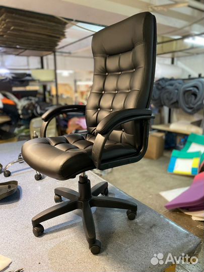 Офисное кресло