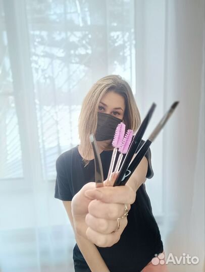 Мастер бровист