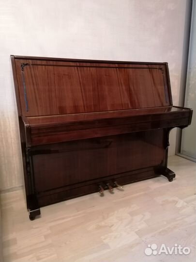 Продается пианино Лирика в отличном состоянии
