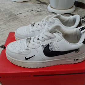 Кроссовки nike 37