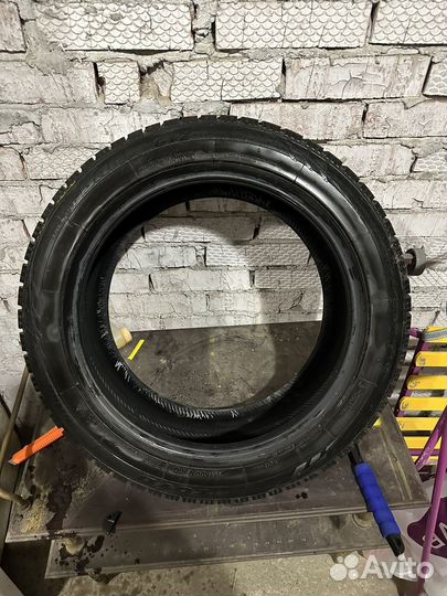 Toyo Observe Garit GIZ 215/50 R17