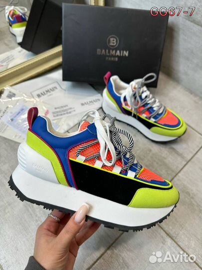 Кроссовки женские