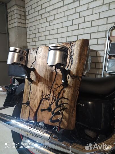 Вешалка для мотошлема