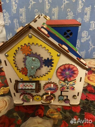 Бизиборд домик со светом