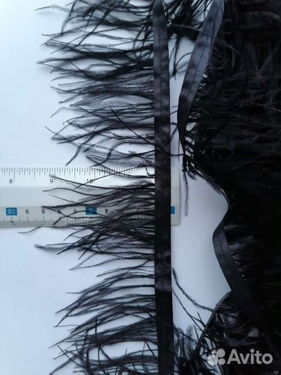 Страусиные перья на ленте