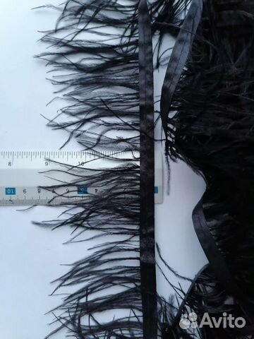 Страусиные перья на ленте