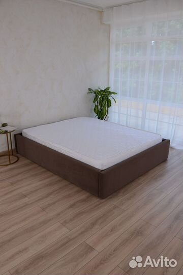 Кровать 140х200 с матрасом новая