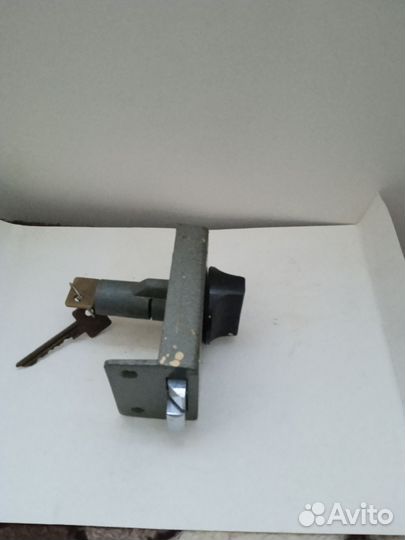 Замок дверной