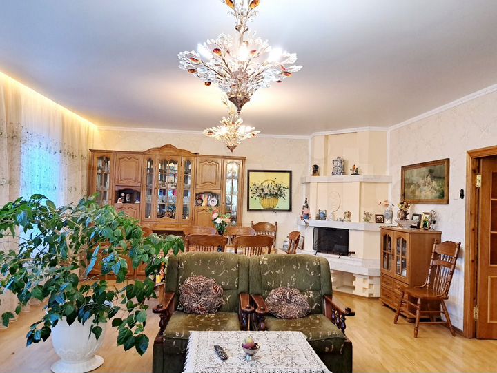 Дом 263,2 м² на участке 10,7 сот.