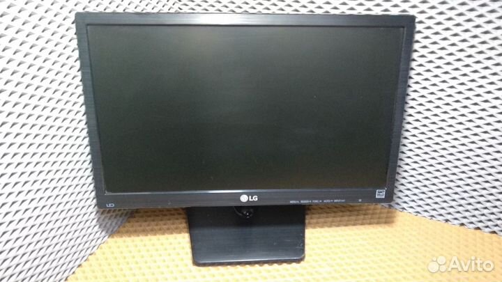 Широкоформатный ЖК монитор LG 19M37A