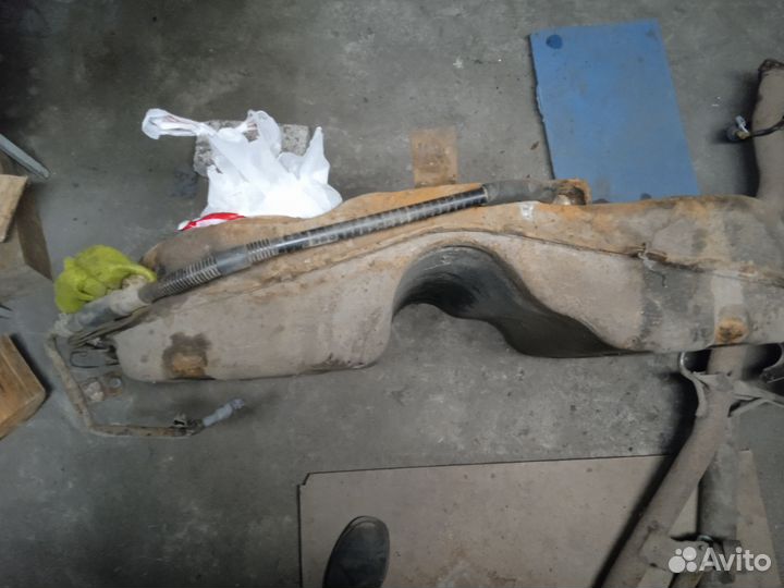 Бензобак Рав 4 II