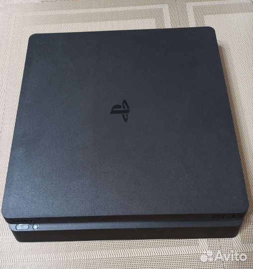 Sony PS4 slim 1tb + 4 игры