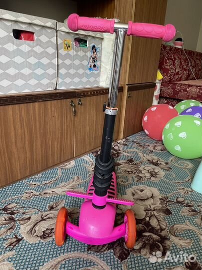 Самокат для девочки с 2 до 5 лет б/у