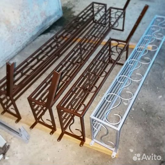 Цветочница на окно