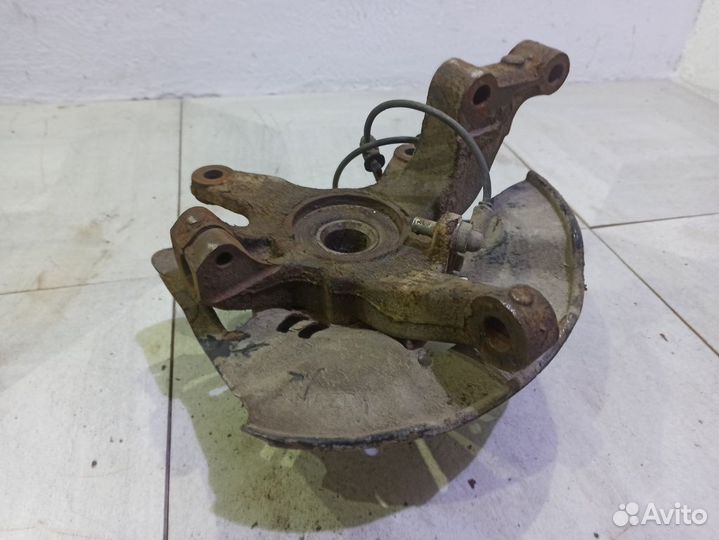 Кулак передний правый