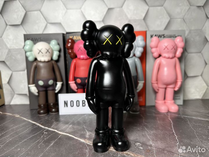 Фигурка kaws