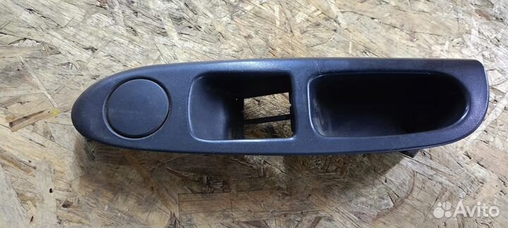 Накладка блока управления стеклоподъёмника Renault