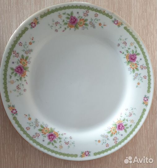 Фарфор поштучно (тарелки десертные, блюдца)