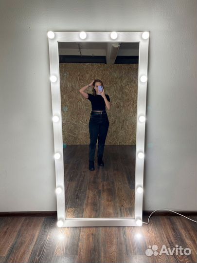 Зеркало с подсветкой в полный рост