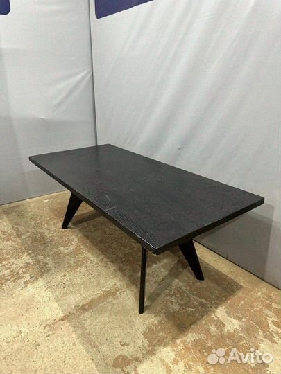 Стол для перговоров