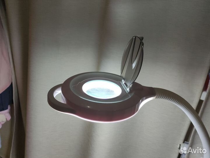 Лампа лупа для косметолога напольная