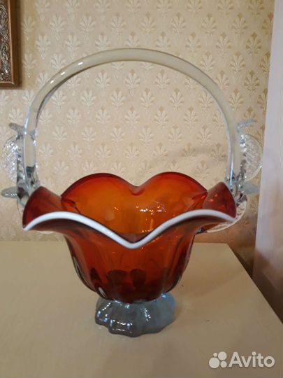 Вазы из цветного стекла Красный май, Чехия