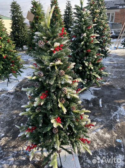 Елка искусственная с ягода шишиками