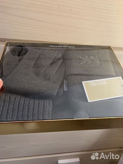 Комплект шапка,шарф и перчатки