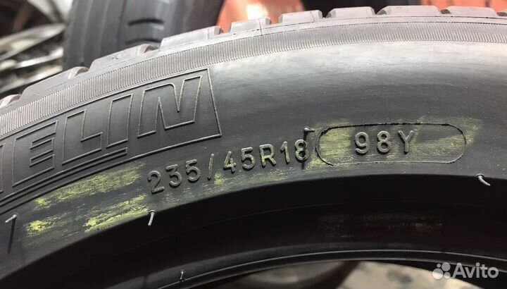 Michelin Primacy 3 235/45 R18 98Y