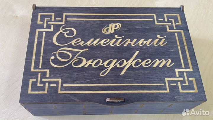 Деревянная шкатулка