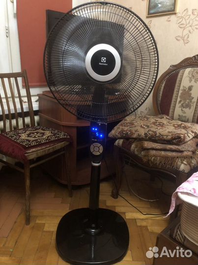 Продам напольный вентилятор Electrolux модель EFF