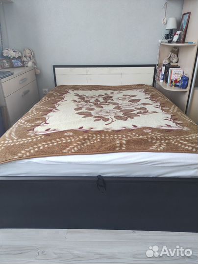 Кровать двухспальная бу