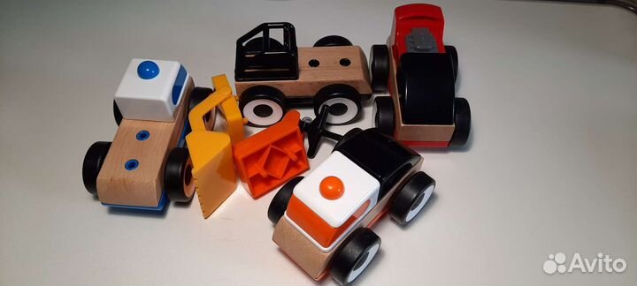 IKEA гараж лиллабу+4 машинки