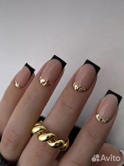 Модель на маникюр