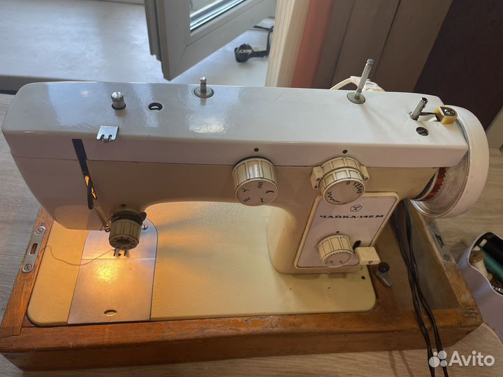 Швейная машинка чайка 142м