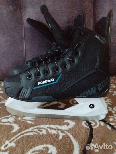 Коньки хоккейные новые 42 размер