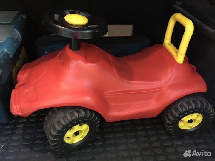 Машинка-каталка беговел
