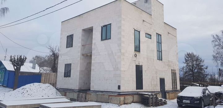 Дом 277 м² на участке 4 сот.