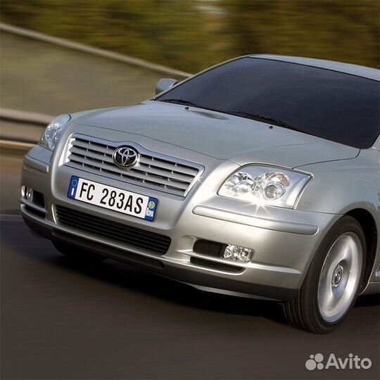 Бампер передний в цвет Toyota Avensis 2