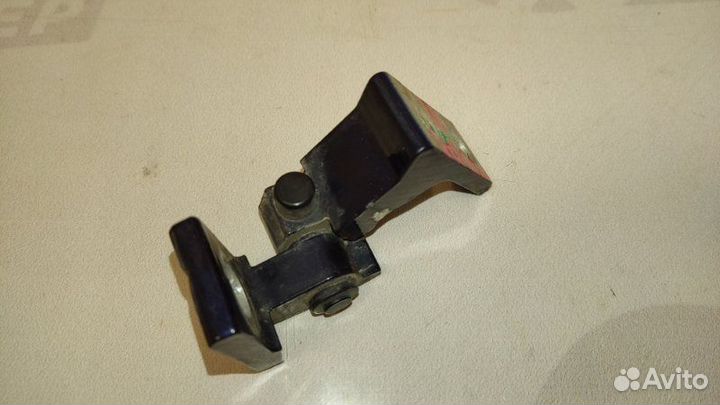 Петля двери верхняя передняя правая Volkswagen