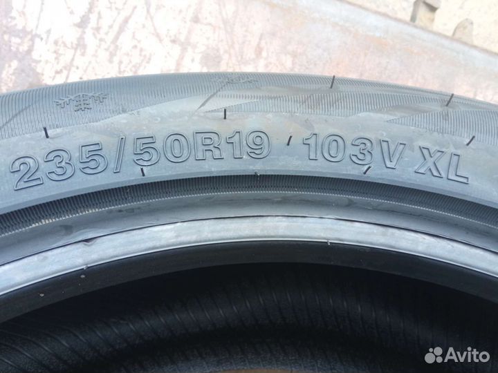 Roadmarch Winter XPro 888 235/50 R19