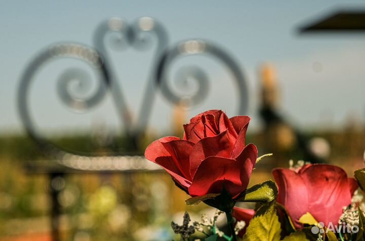 Уборка могил на кладбище