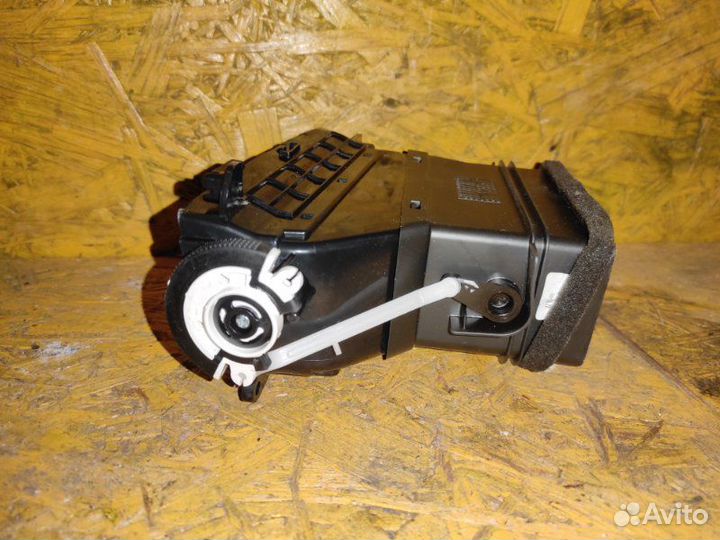 Дефлектор обдува салона левый Hyundai H1 (Starex)