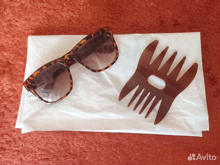 Очки и заколка-гребень