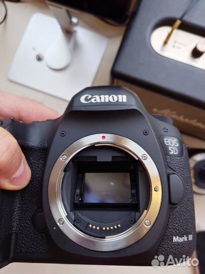 Продам цифровую камеру canon 5d mark lll