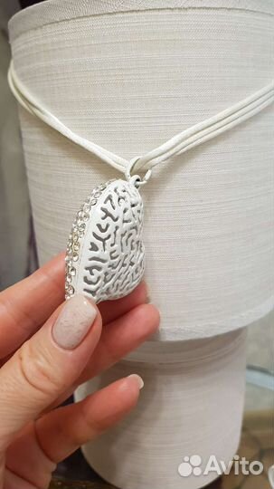 Кулон со стразами