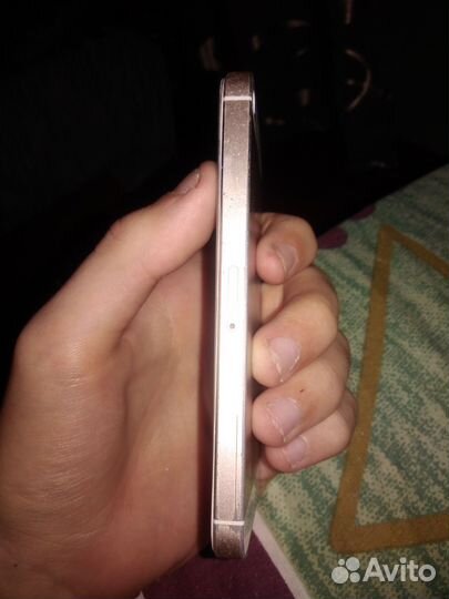 Телефон iPhone 5s