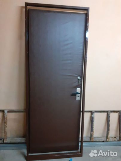 Дверь металлическая 90х210