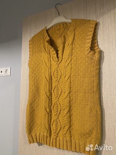 Жилет вязанный ручной работы