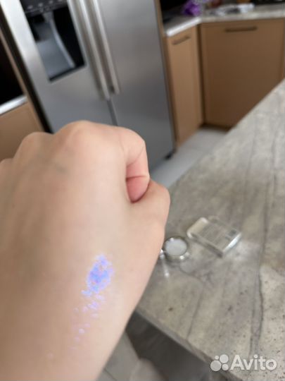 Новые блестящие тени для век